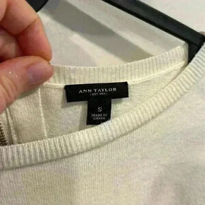 Ann Taylor Women’s Crewneck Knit Sweater Zipper on Back Off White Cream Size S